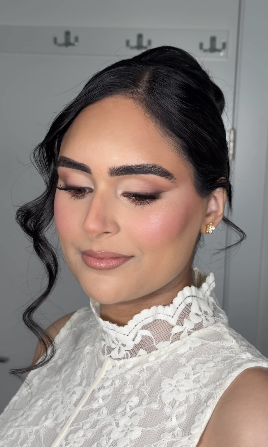 Soft glam look — eyeshadow detail